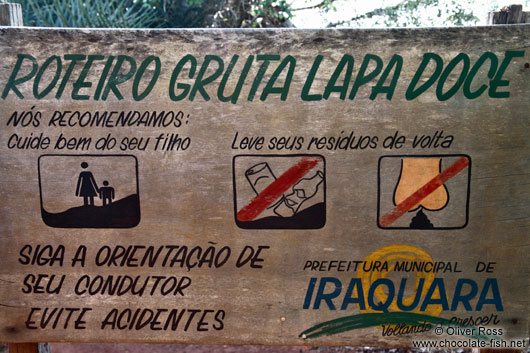 Things not allowed inside the Gruta da Lapa Doce: don´t litter and don´t ... 