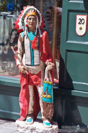 Native Canadian statue outside a shop in Quebec´s old town