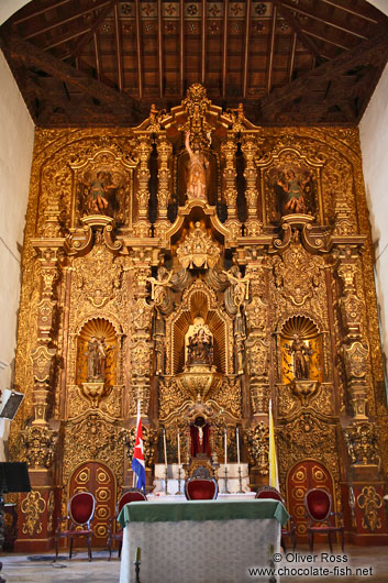 The golden altar inside the Parroquia de San Juan Bautista de Remedios