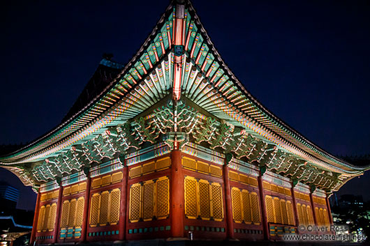 Seoul Deoksugung palace by night