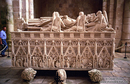 Marble tomb inside the Mosteiro da Batalha
