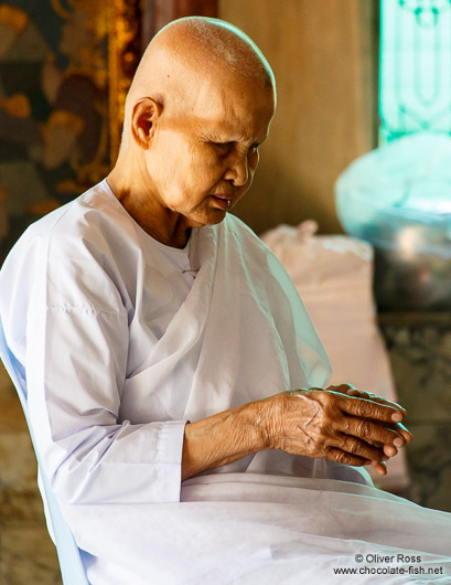 Blind female monk at Bangkok´s Wat Chana Songkram 