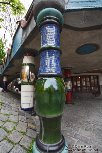 Vienna Hundertwasser house pillars 