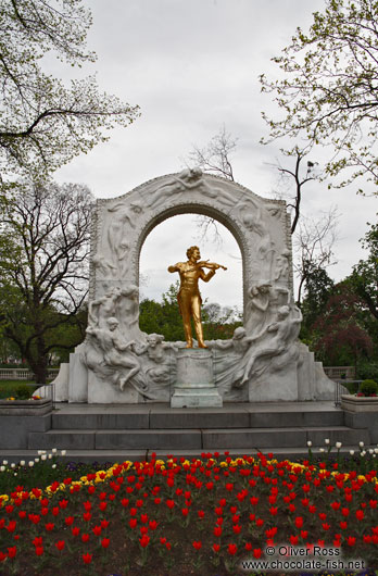 Sculpture of Johann Strauss II in Vienna´s city park 