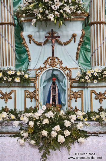 Valença church altar with black Madonna 