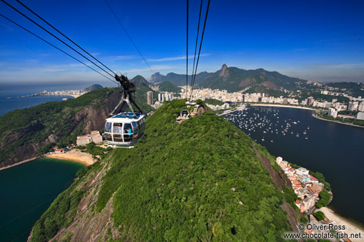 Gondola arriving on top of the Sugar Loaf (Pão de Açúcar)