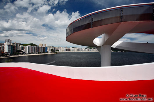 Museum of Contemporary Art in Niteroi with Niterói bay