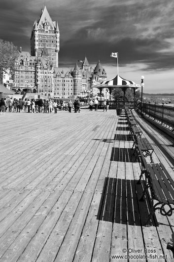 Quebec´s Château Frontenac castle with Terrasse Dufferin promenade 