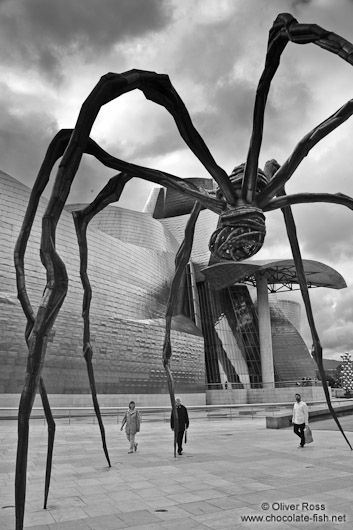 Spider outside the Bilbao Guggenheim Museum