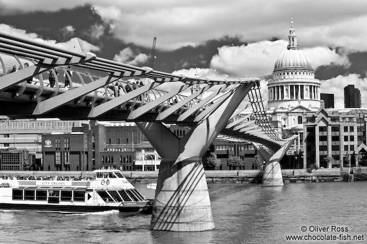 The London Millennium Bridge with St Paul´s Cathedral and River Thames