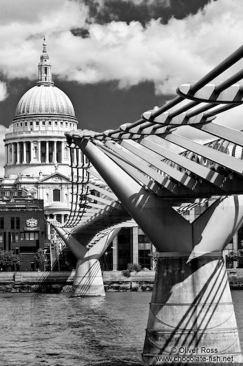 The London Millennium Bridge with St Paul´s Cathedral and River Thames