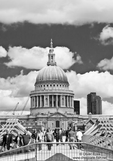 The London Millennium Bridge with St Paul´s Cathedral