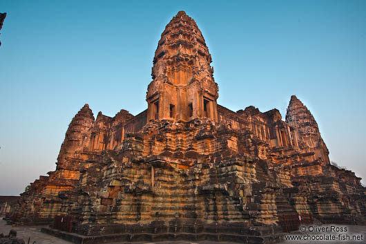 The early morning sun on Angkor Wat 