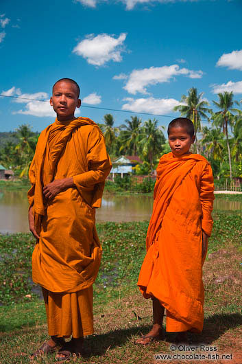 Two buddhist monk novices along the road between Sihanoukville and Kampott 