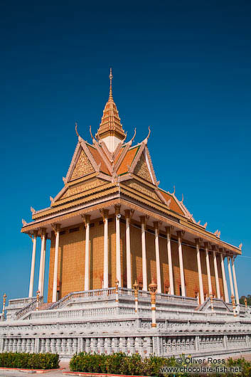 Temple at the Vipassara Dhara Buddhist Centre near Odonk (Udong)