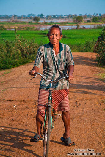 Man on bike near Odonk (Udong)