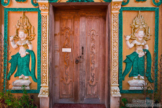 Wooden door at a temple near Odonk (Udong) 