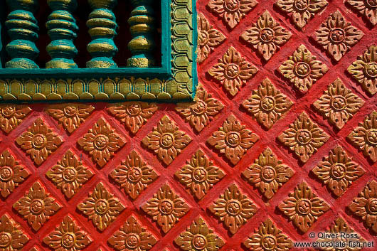 Facade detail of a temple near Odonk (Udong) 