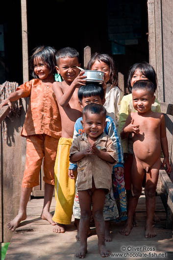 Kids near Odonk (Udong) 