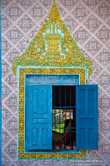 Window at a temple near Odonk (Udong)