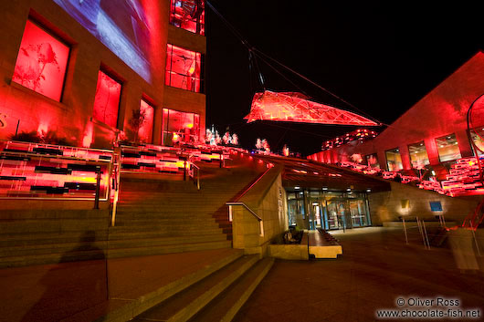 Quebec´s museum of civilisation by night 