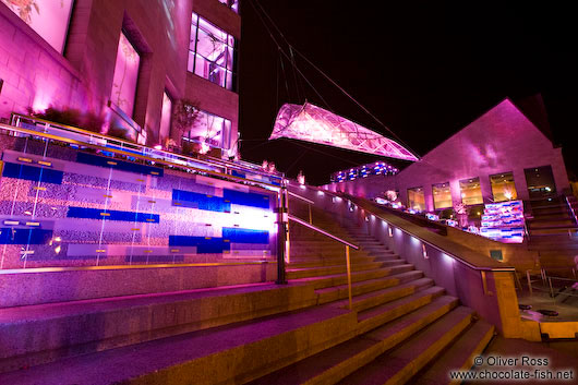 Quebec´s museum of civilisation by night 