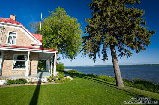 Living along the Saint Lawrence river in Cap Sainte Famille