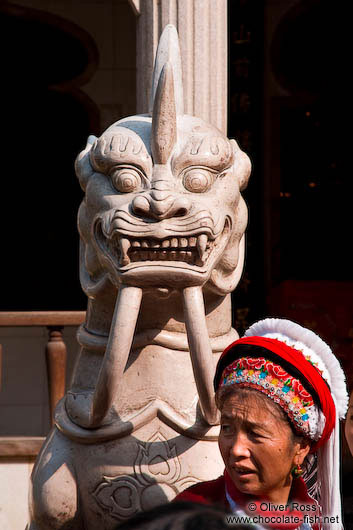 Yuantong temple guardian with Naxi woman in Kunming