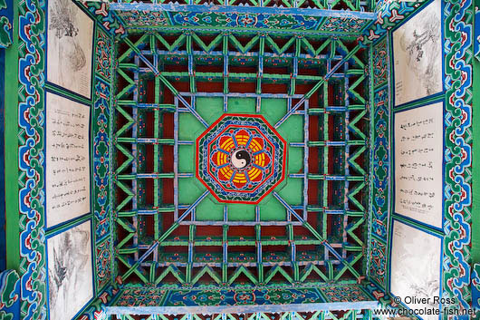 Ceiling of the Longevity Pavillion in Lijiang´s Black Dragon Pool park