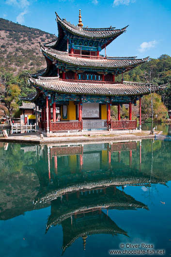 Main pagoda in Lijiang´s Black Dragon Pool park 
