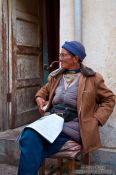 Travel photography:Lijiang man smoking a pipe, China