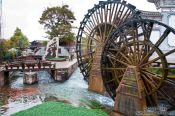 Travel photography:Old mill wheels in Lijiang, China