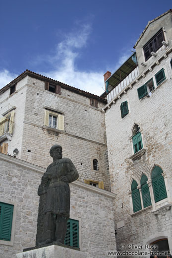 Houses in Sibenik with the bronze statue of Dalmatinac by Ivan Mestrovic