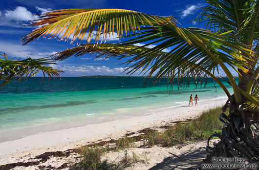 Tourists at Cayo-las-Bruchas beach