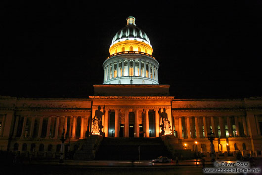 The Capitolio by night