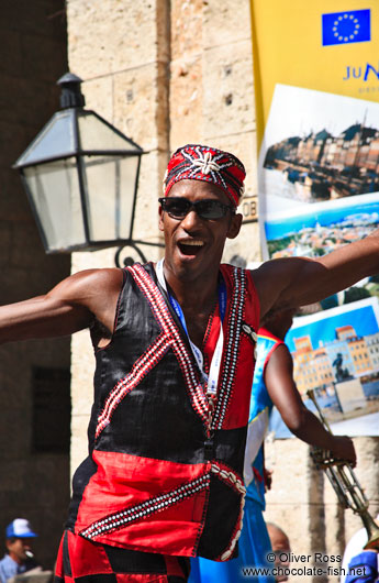 Havana dancer on stilts