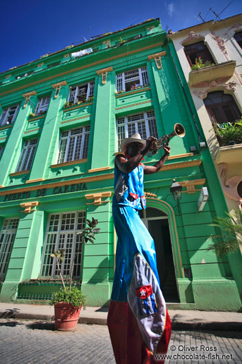 Trumpeter on stilts in Havana Vieja