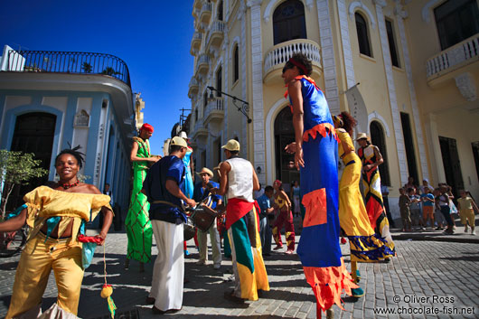 Performance artists in Havana vieja