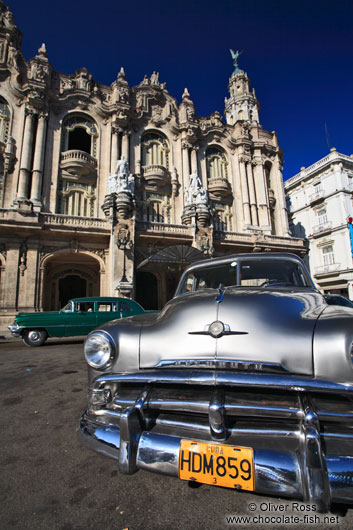 Car outside the Gran Teatro