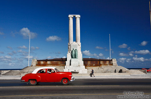 Monumento a las victimas del Maine along the Malecón