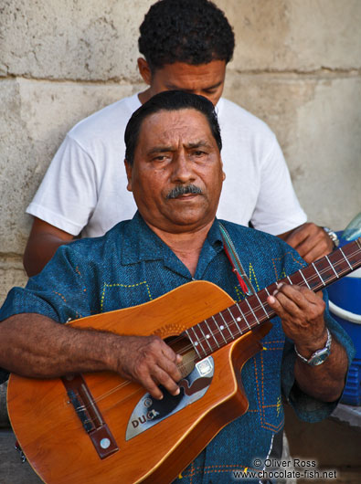 Guitar player in Havana Vieja