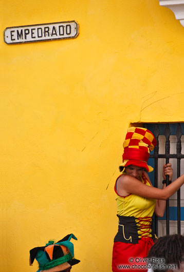 Performance artists in Havana Vieja