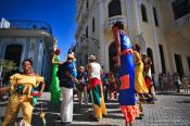 Travel photography:Performance artists in Havana vieja, Cuba