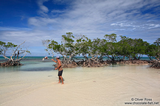 Fishing at a beach in Cayo-Jutias