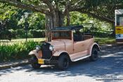 Travel photography:Oldtimer in Viñales, Cuba