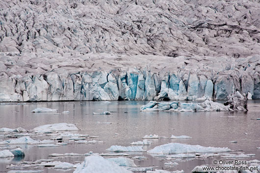 Edge of the Vatnajökull glacier calving into Breiðárlón lake