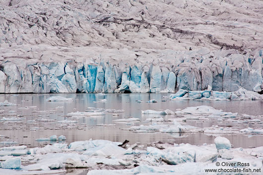 Edge of the Vatnajökull glacier calving into Breiðárlón lake