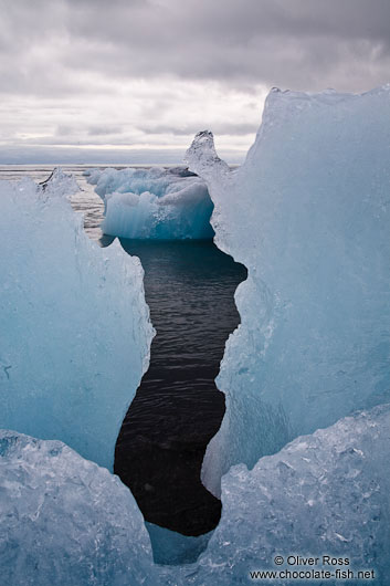 Icebergs washed up at the beach near Jökulsárlón