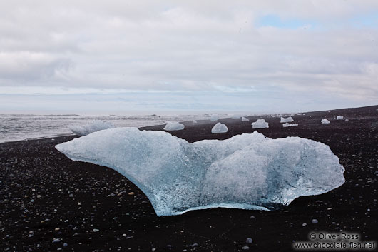 Icebergs washed up at the beach near Jökulsárlón