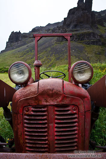 Abandoned tractor at Nupsstadur